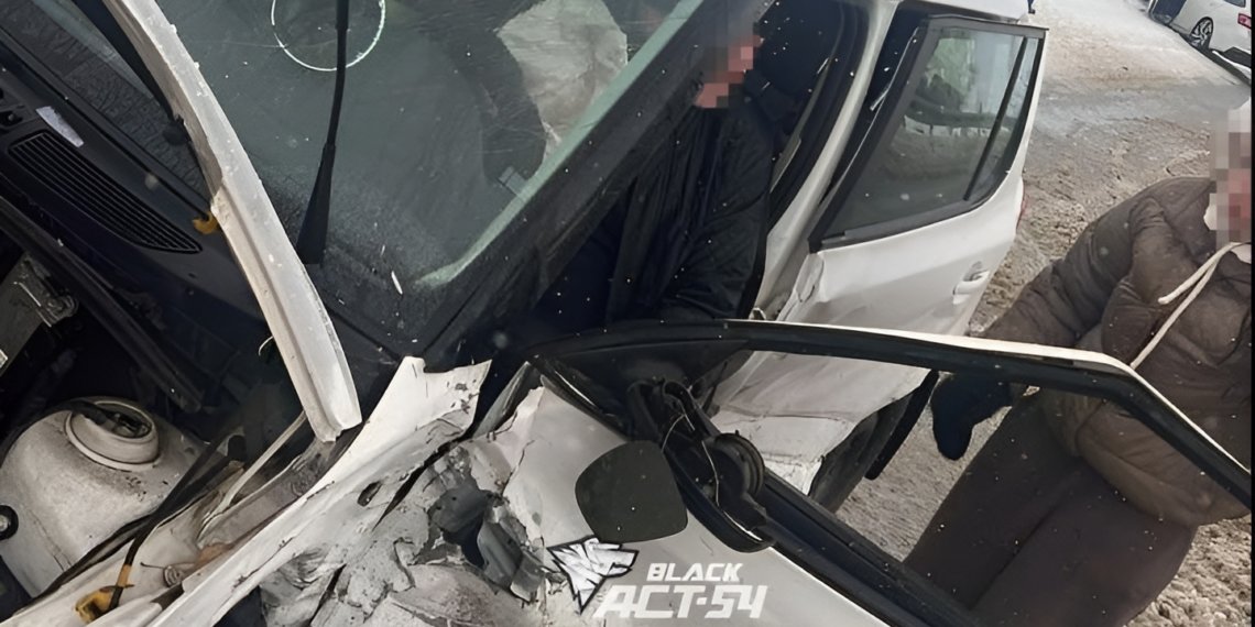 Лобовое на мосту через Ирмень: водитель пострадал при обгоне под Новосибирском