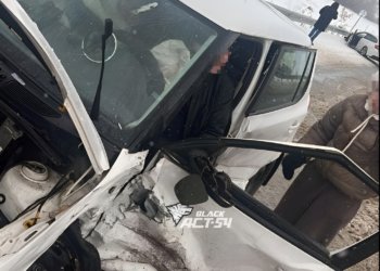 Лобовое на мосту через Ирмень: водитель пострадал при обгоне под Новосибирском