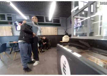 Слабоумие и отвага: пьяница напал на бойцов ГБР с аэрозольным пистолетом