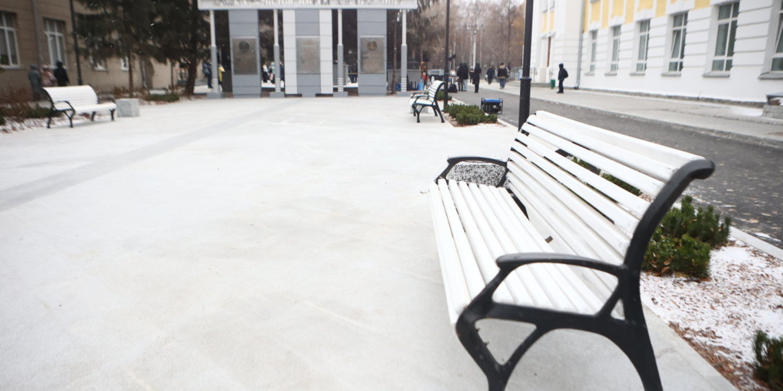 Пространство возле консерватории благоустроили в Новосибирске