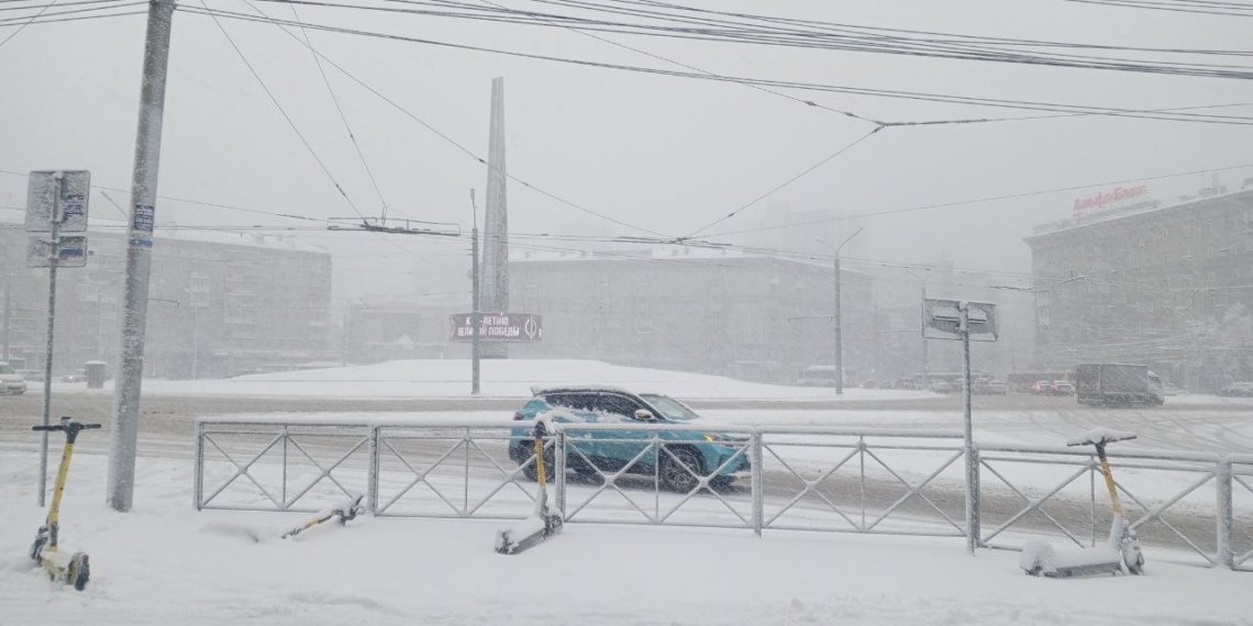 Из-за снегопада подскочили цены на такси в Новосибирске