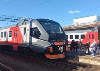 Дополнительные электрички запустили для жителей Первомайского района