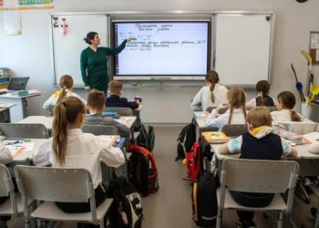 Рособрнадзор: только 19% детей мигрантов зачислены в российские школы