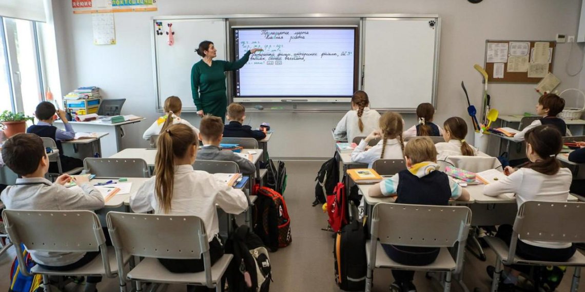 Рособрнадзор: только 19% детей мигрантов зачислены в российские школы