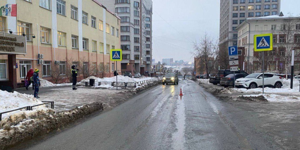 Водитель сбил несовершеннолетнюю девушку на пешеходном переходе в Новосибирске