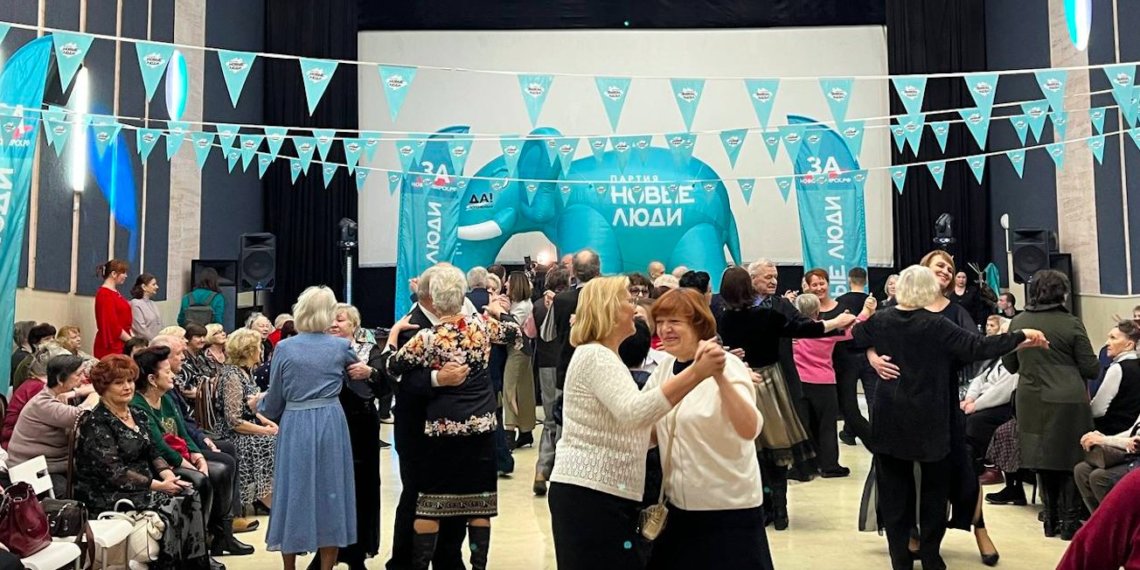 Танцевальный фестиваль активного долголетия собрал десятки новосибирцев в ДК «Прогресс»